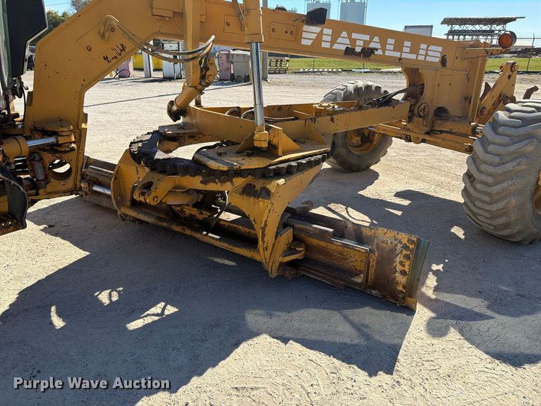 image for item FC3431 1995 Fiat-Allis FG65C motor grader