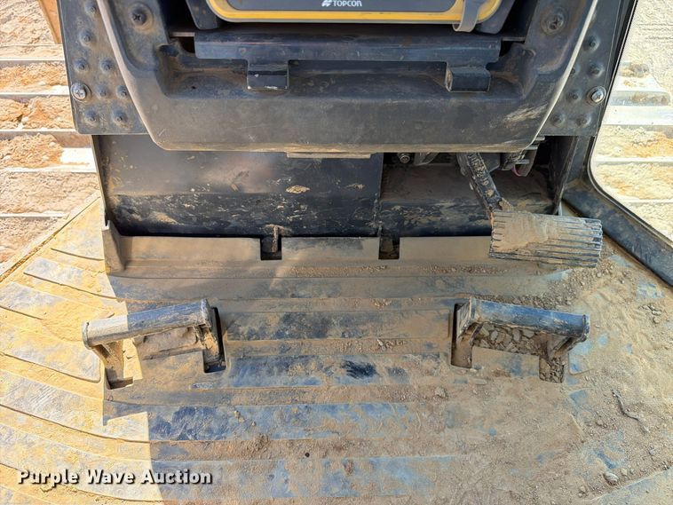 image for item FC3433 John Deere 650K dozer