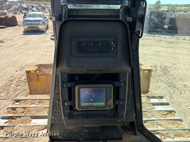 image for item FC3433 John Deere 650K dozer