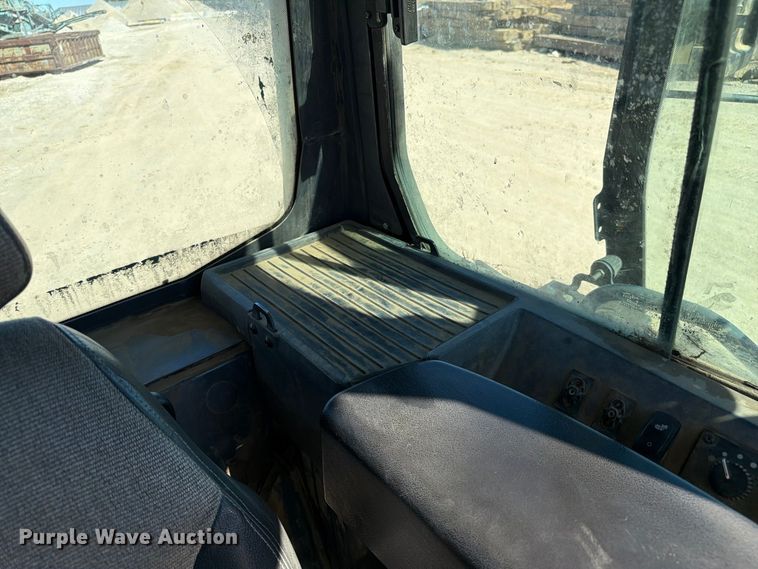 image for item FC3433 John Deere 650K dozer