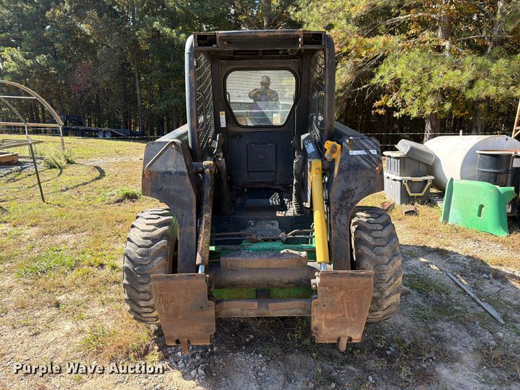 image for item FC3463 1999 John Deere 240 skid steer loader