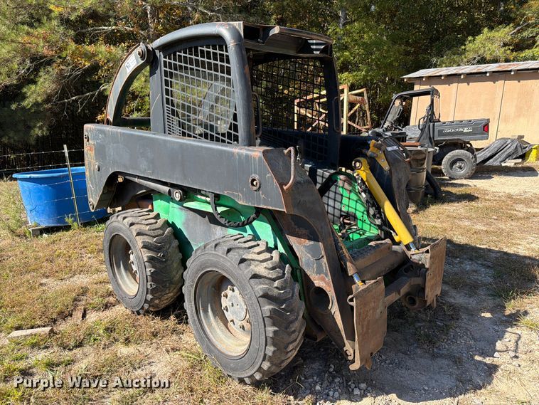 image for item FC3463 1999 John Deere 240 skid steer loader