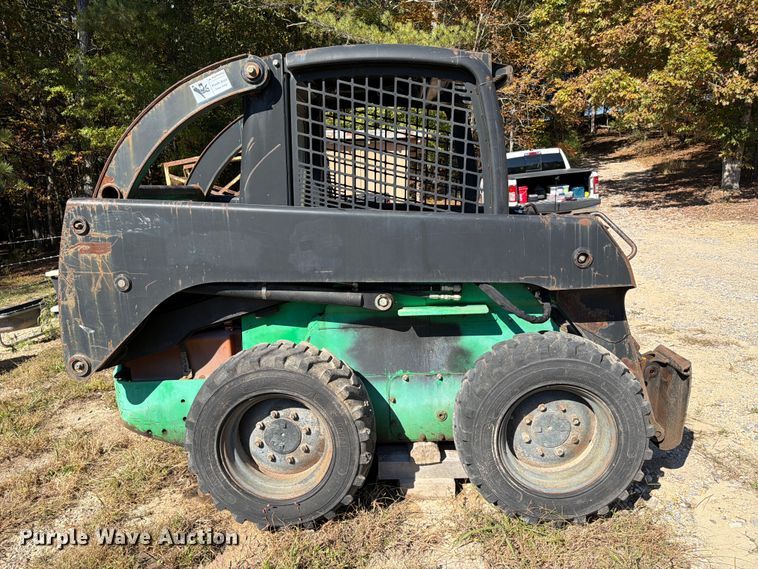 image for item FC3463 1999 John Deere 240 skid steer loader