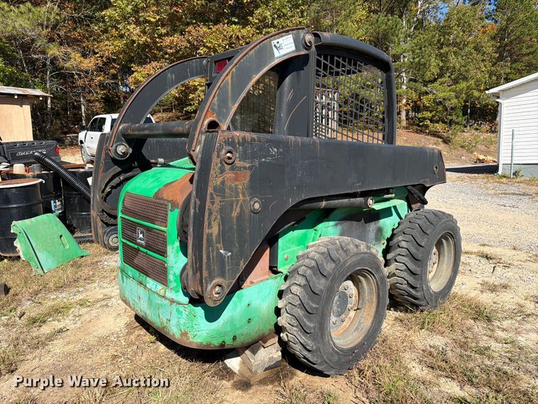 image for item FC3463 1999 John Deere 240 skid steer loader