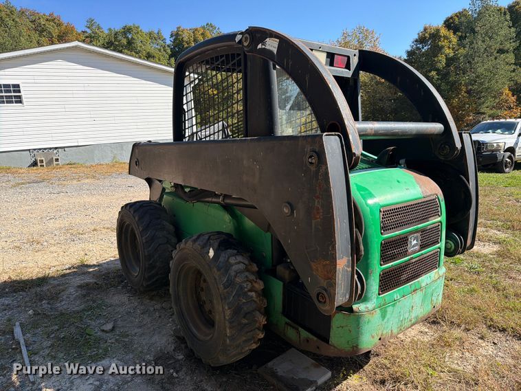 image for item FC3463 1999 John Deere 240 skid steer loader