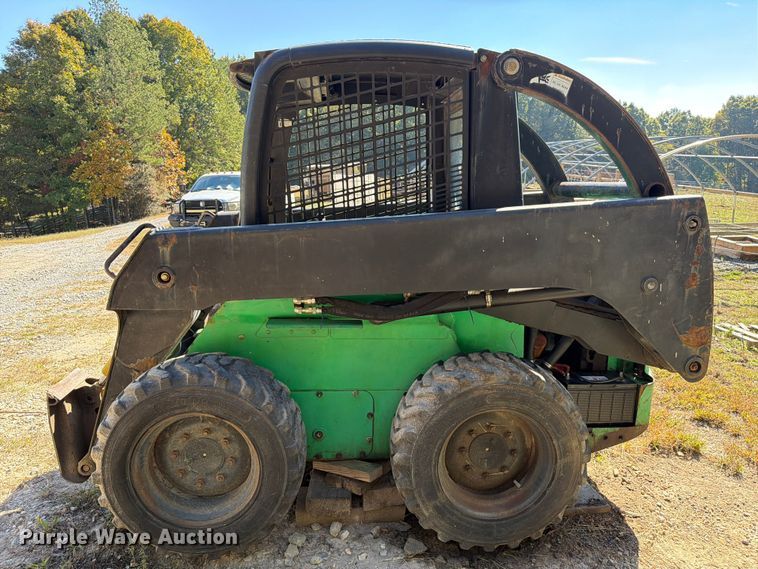 image for item FC3463 1999 John Deere 240 skid steer loader