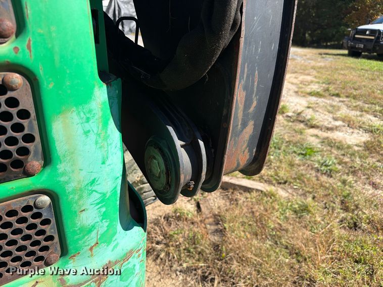 image for item FC3463 1999 John Deere 240 skid steer loader