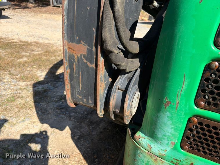 image for item FC3463 1999 John Deere 240 skid steer loader