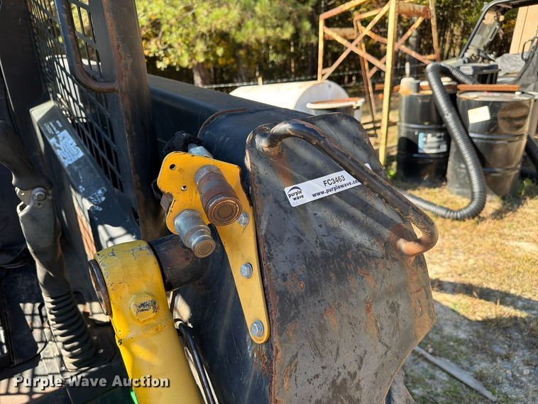 image for item FC3463 1999 John Deere 240 skid steer loader