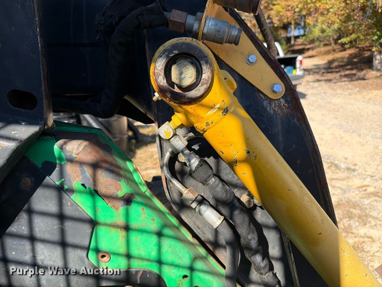 image for item FC3463 1999 John Deere 240 skid steer loader