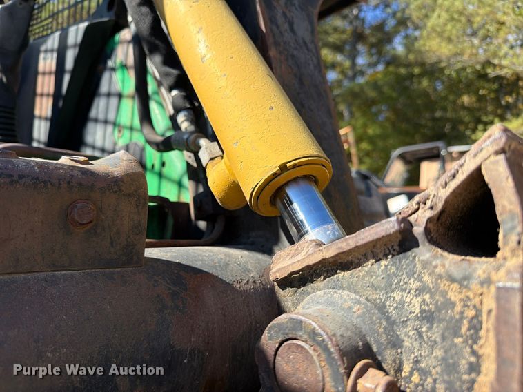 image for item FC3463 1999 John Deere 240 skid steer loader