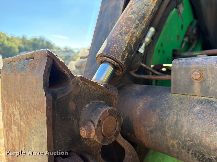 image for item FC3463 1999 John Deere 240 skid steer loader