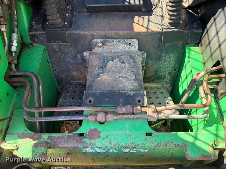 image for item FC3463 1999 John Deere 240 skid steer loader