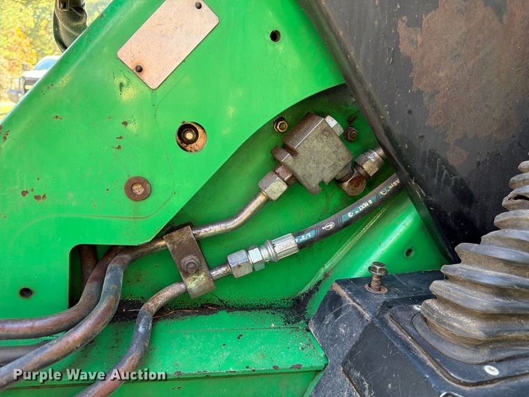 image for item FC3463 1999 John Deere 240 skid steer loader