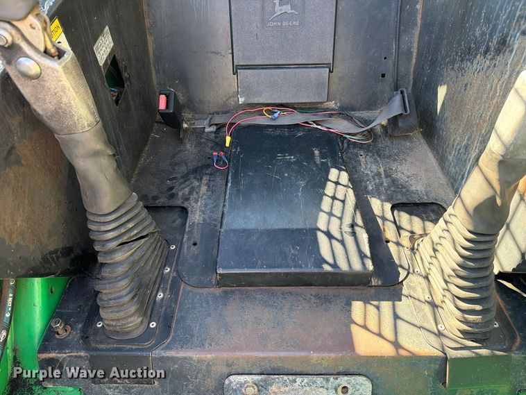 image for item FC3463 1999 John Deere 240 skid steer loader