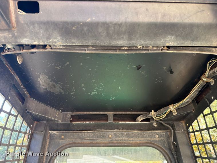 image for item FC3463 1999 John Deere 240 skid steer loader