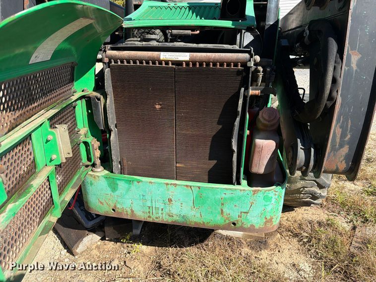 image for item FC3463 1999 John Deere 240 skid steer loader