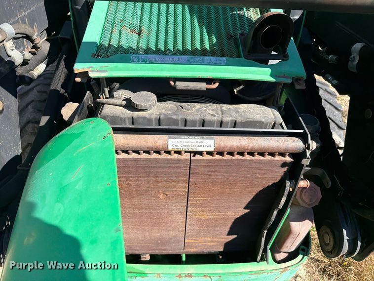image for item FC3463 1999 John Deere 240 skid steer loader