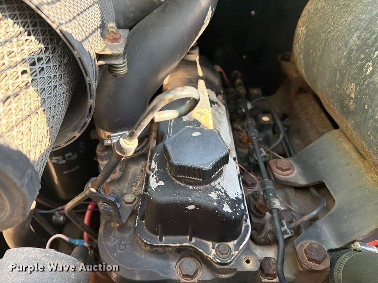 image for item FC3463 1999 John Deere 240 skid steer loader