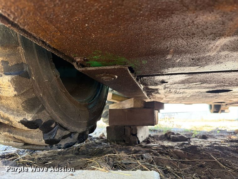 image for item FC3463 1999 John Deere 240 skid steer loader