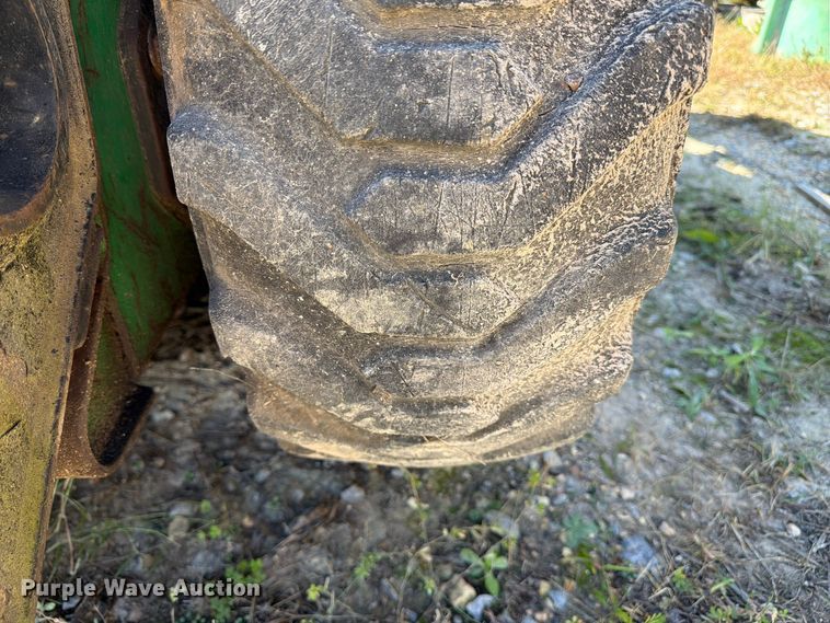 image for item FC3463 1999 John Deere 240 skid steer loader