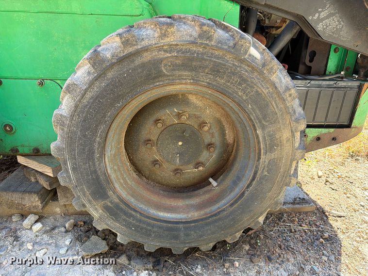 image for item FC3463 1999 John Deere 240 skid steer loader