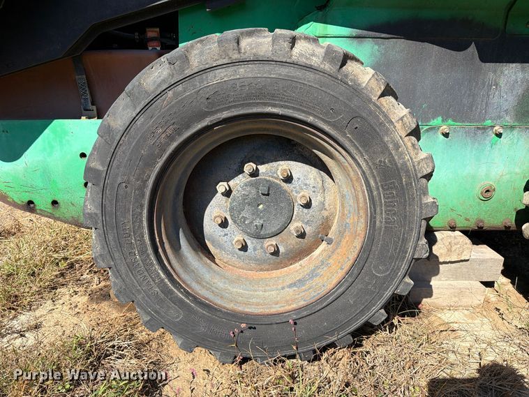 image for item FC3463 1999 John Deere 240 skid steer loader