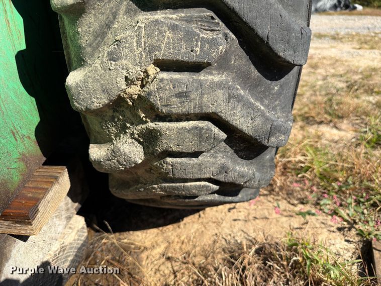 image for item FC3463 1999 John Deere 240 skid steer loader