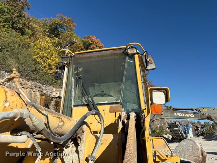 image for item FG0792 2000 John Deere 544H wheel loader
