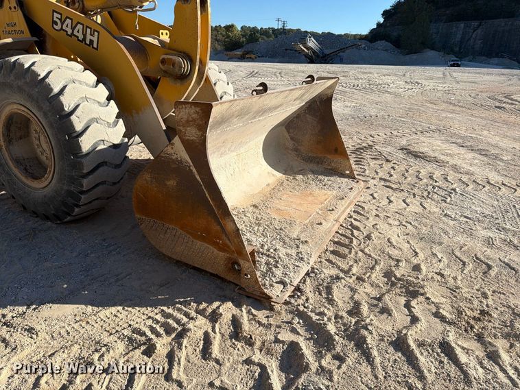 image for item FG0792 2000 John Deere 544H wheel loader