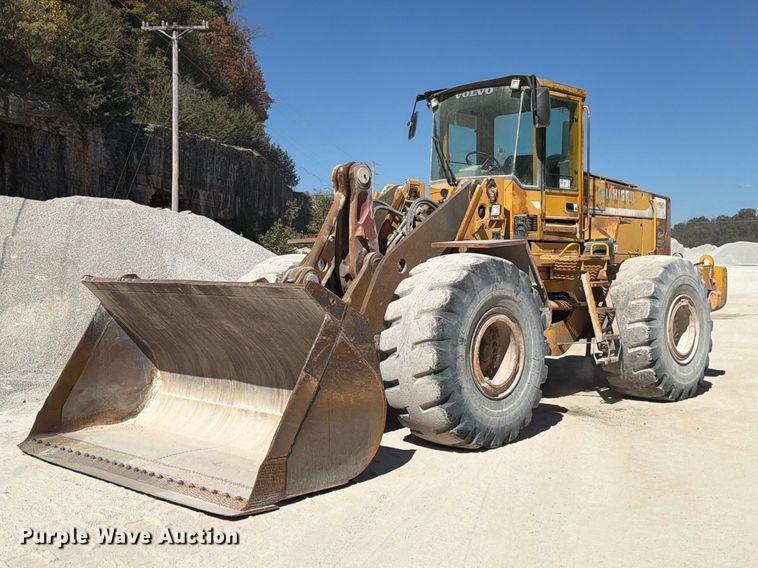 image for item FG0793 1993 Michigan L150 wheel loader