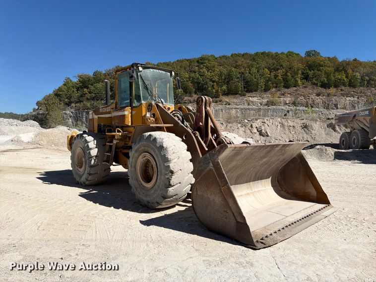 image for item FG0793 1993 Michigan L150 wheel loader