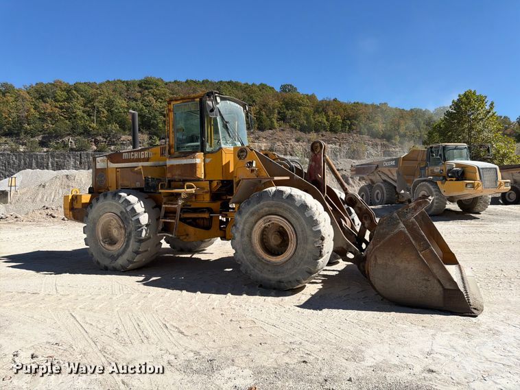 image for item FG0793 1993 Michigan L150 wheel loader
