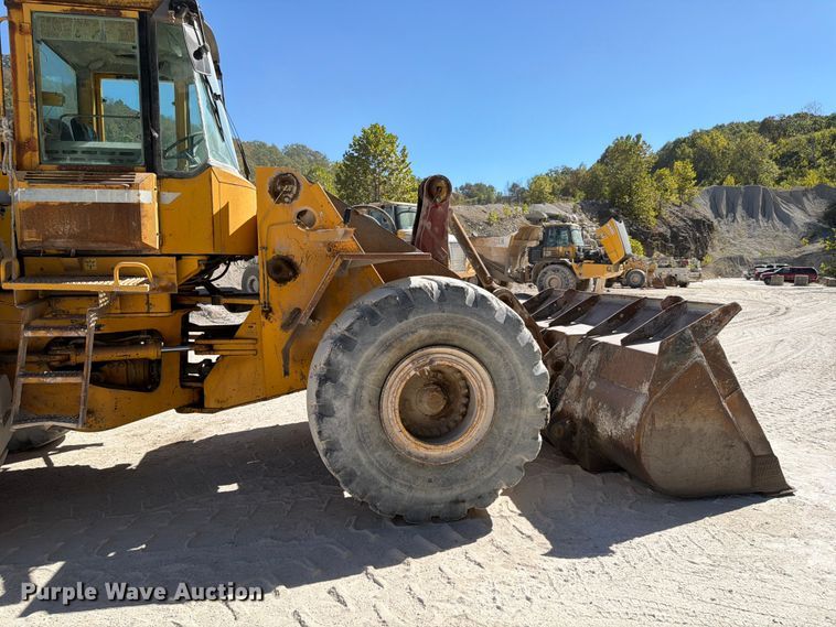 image for item FG0793 1993 Michigan L150 wheel loader