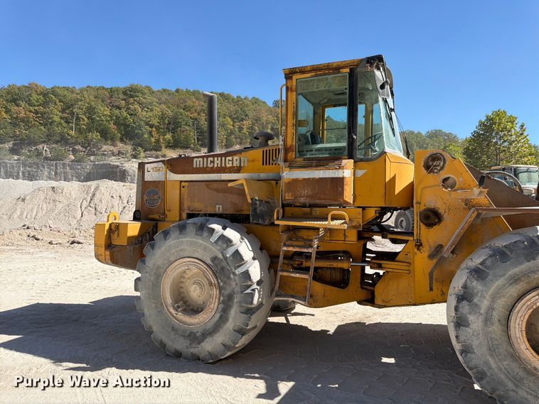 image for item FG0793 1993 Michigan L150 wheel loader