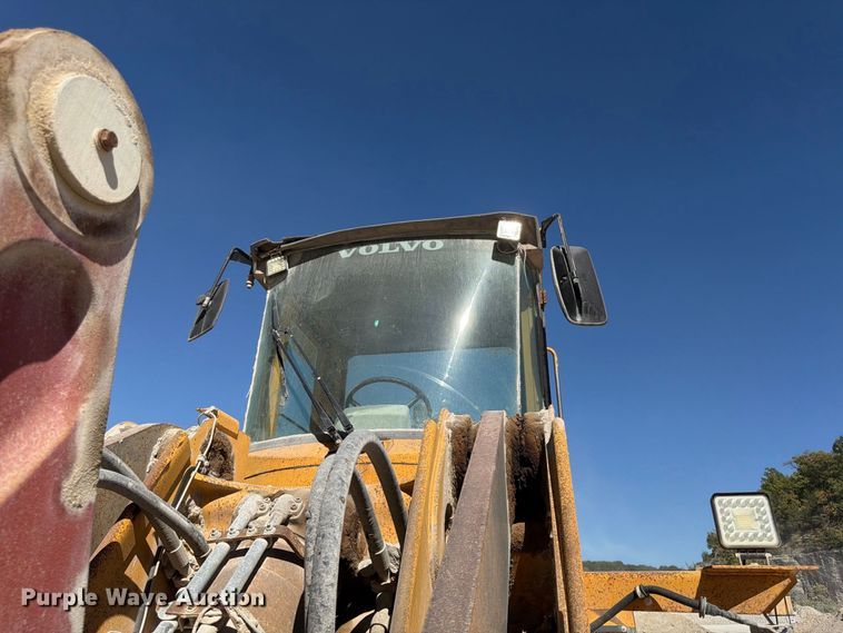 image for item FG0793 1993 Michigan L150 wheel loader