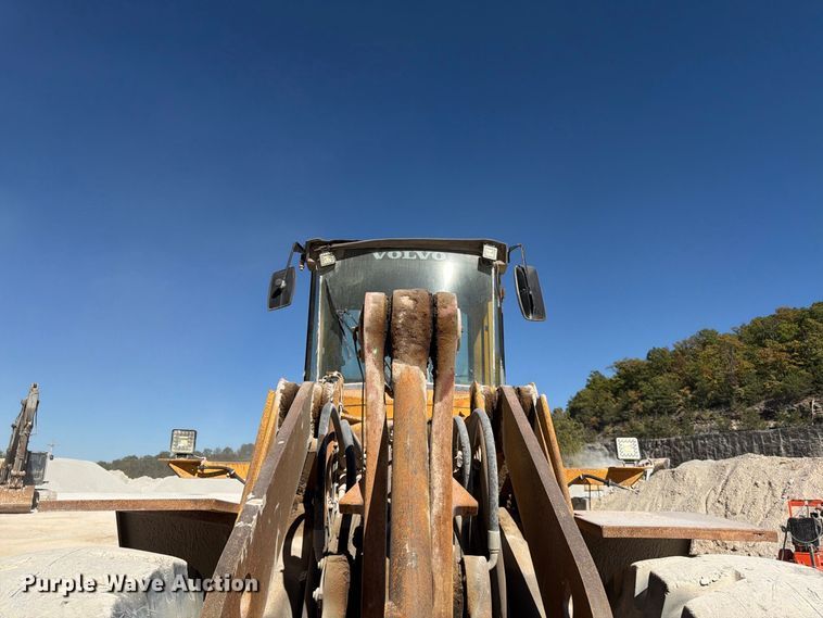 image for item FG0793 1993 Michigan L150 wheel loader