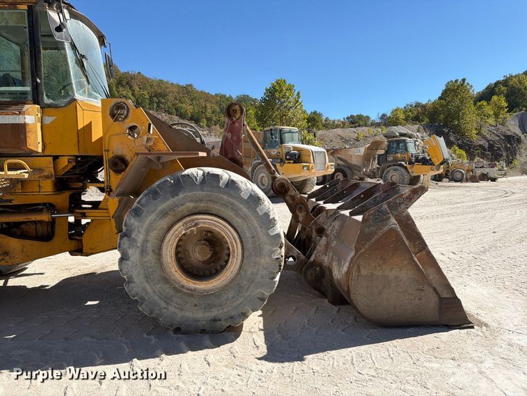 image for item FG0793 1993 Michigan L150 wheel loader