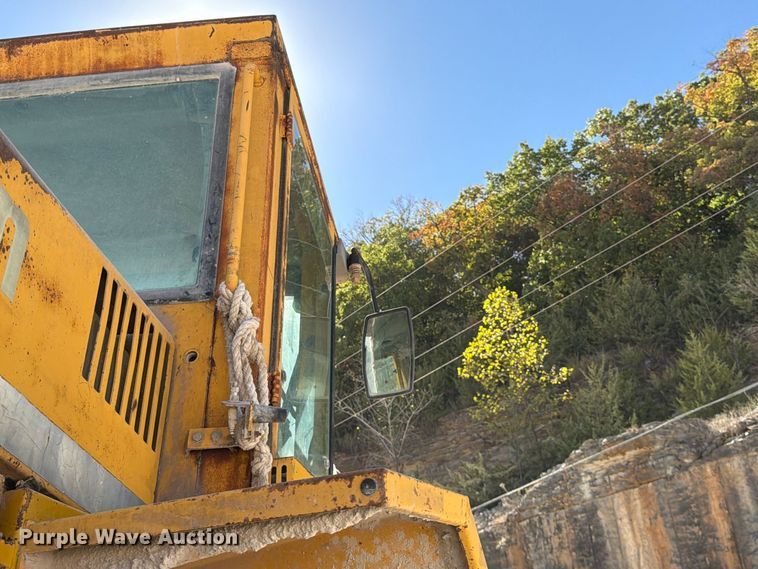 image for item FG0793 1993 Michigan L150 wheel loader