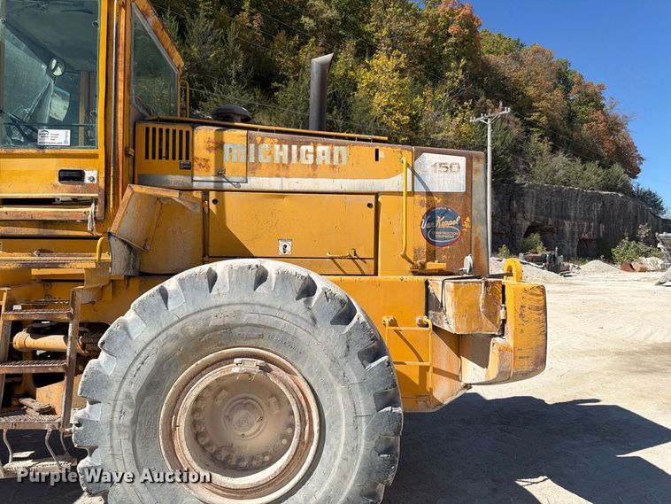 image for item FG0793 1993 Michigan L150 wheel loader