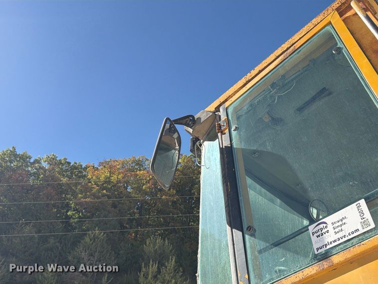 image for item FG0793 1993 Michigan L150 wheel loader
