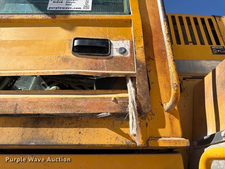 image for item FG0793 1993 Michigan L150 wheel loader