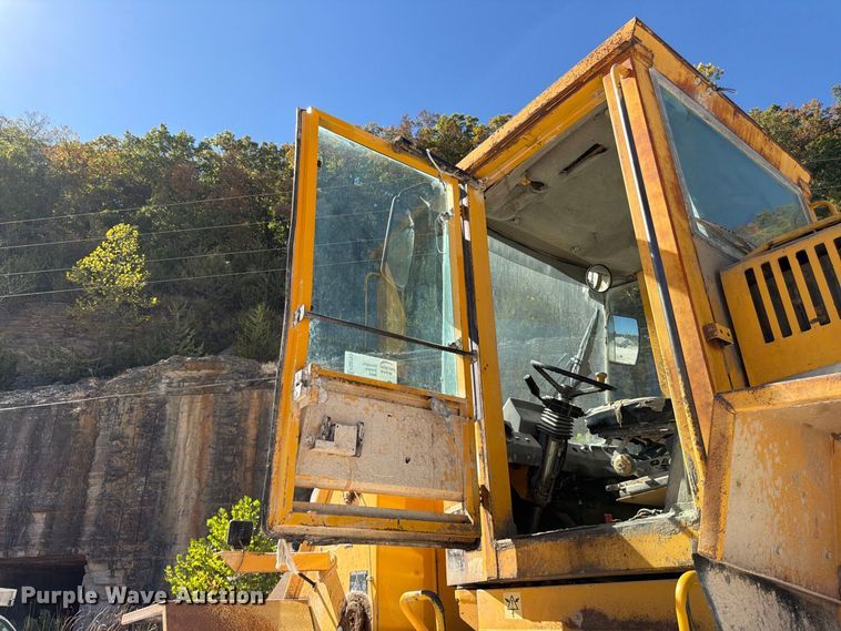 image for item FG0793 1993 Michigan L150 wheel loader