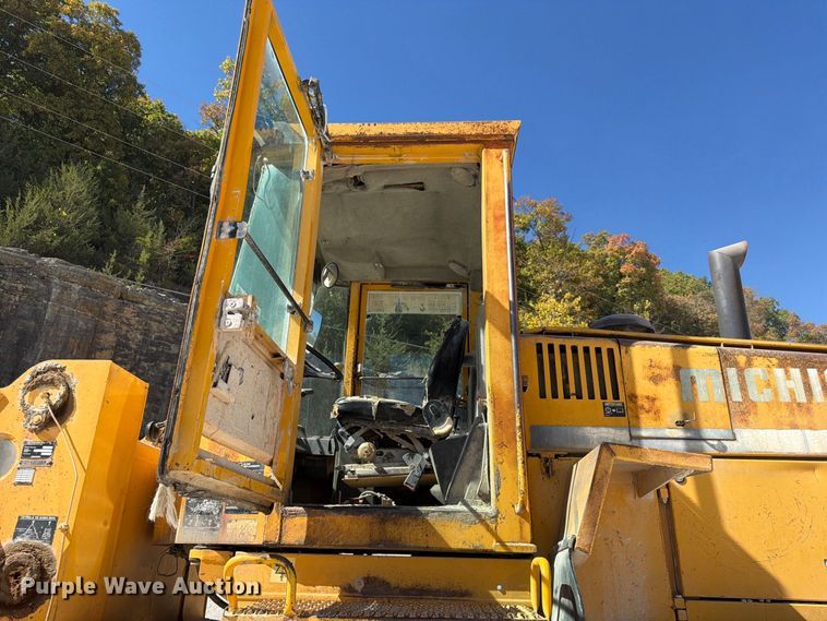 image for item FG0793 1993 Michigan L150 wheel loader