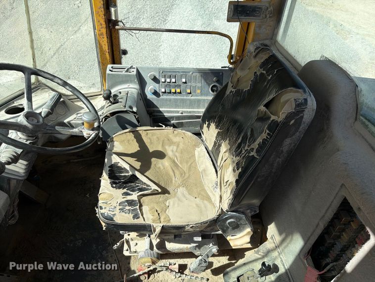 image for item FG0793 1993 Michigan L150 wheel loader