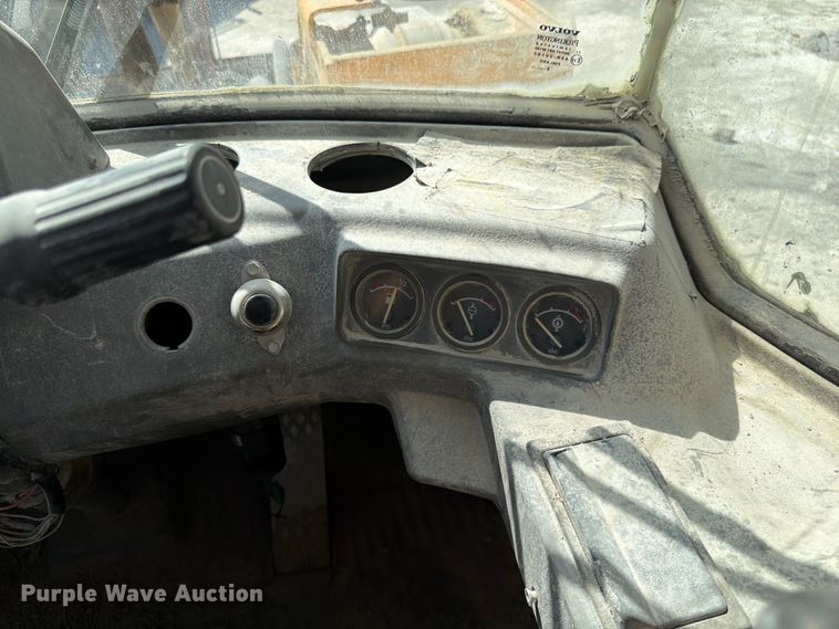 image for item FG0793 1993 Michigan L150 wheel loader