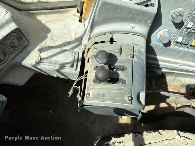 image for item FG0793 1993 Michigan L150 wheel loader