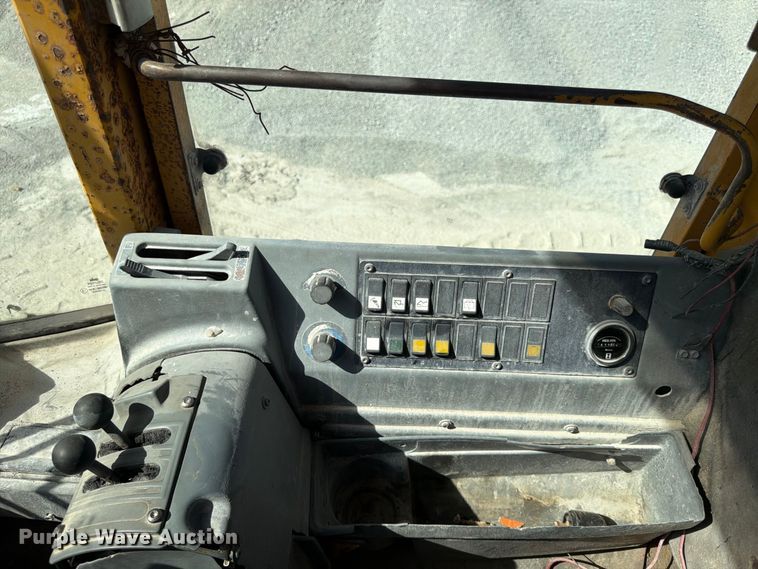 image for item FG0793 1993 Michigan L150 wheel loader