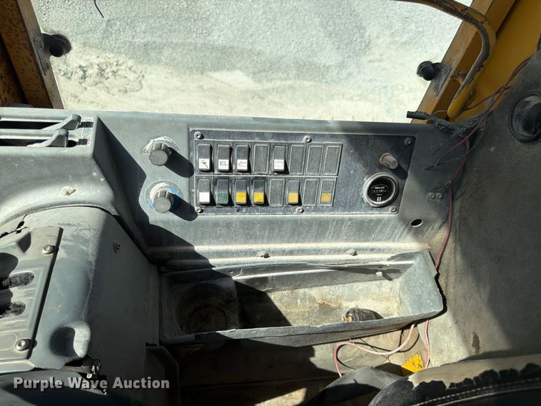 image for item FG0793 1993 Michigan L150 wheel loader