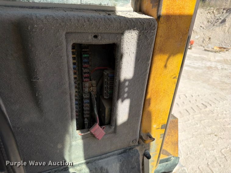 image for item FG0793 1993 Michigan L150 wheel loader